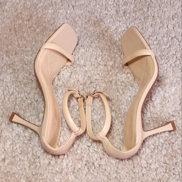 Zara Shoes - ZARA CREAM PUMPS Size 9